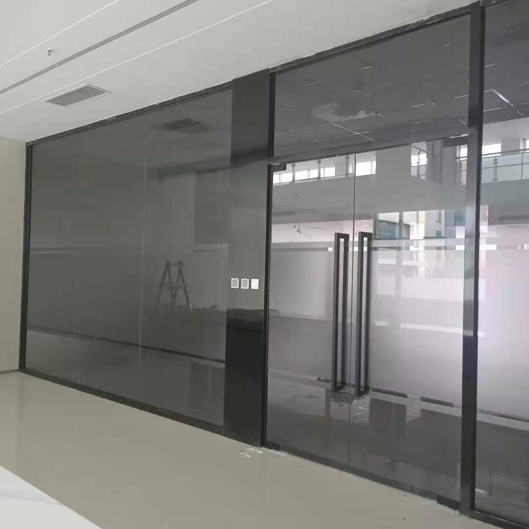 玻璃門爆裂是由什么引起的呢？